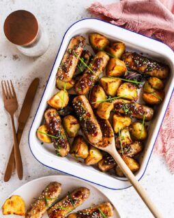 Honey mustard sausages are so simple to make, utterly delicious and always a crowd pleasing meal! Recipe by jaz kitchen