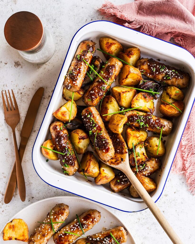 Honey mustard sausages are so simple to make, utterly delicious and always a crowd pleasing meal! Recipe by jaz kitchen